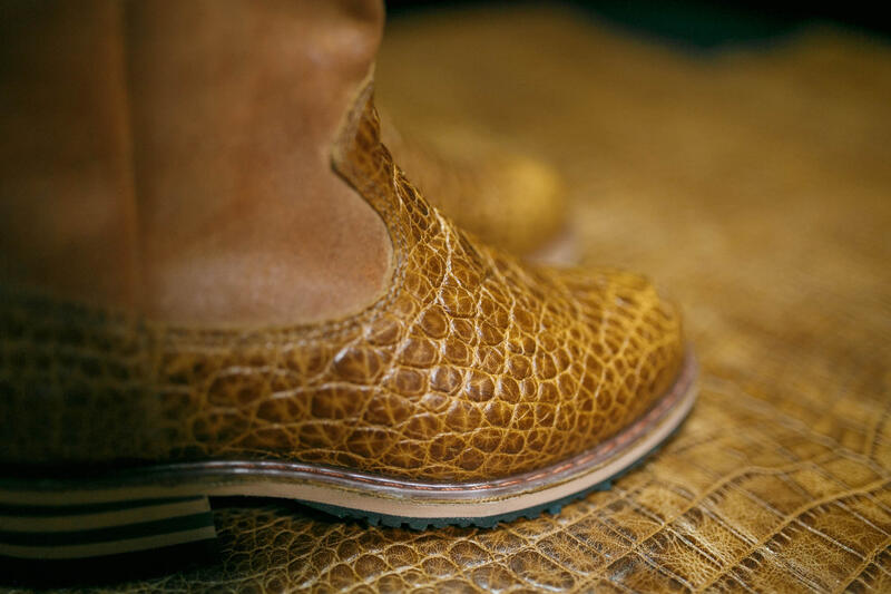 Фото обуви с кожей