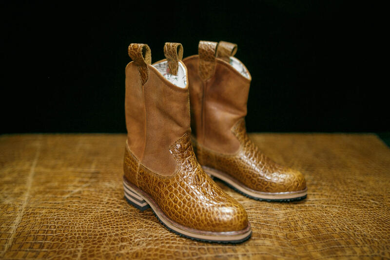 Фото обуви с кожей